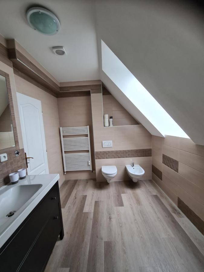 Luxusni Mezonetovy Apartman Bellevue - Novy Бенецко Екстериор снимка